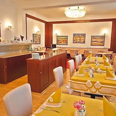 Grandhotel Garni Hotel 4*